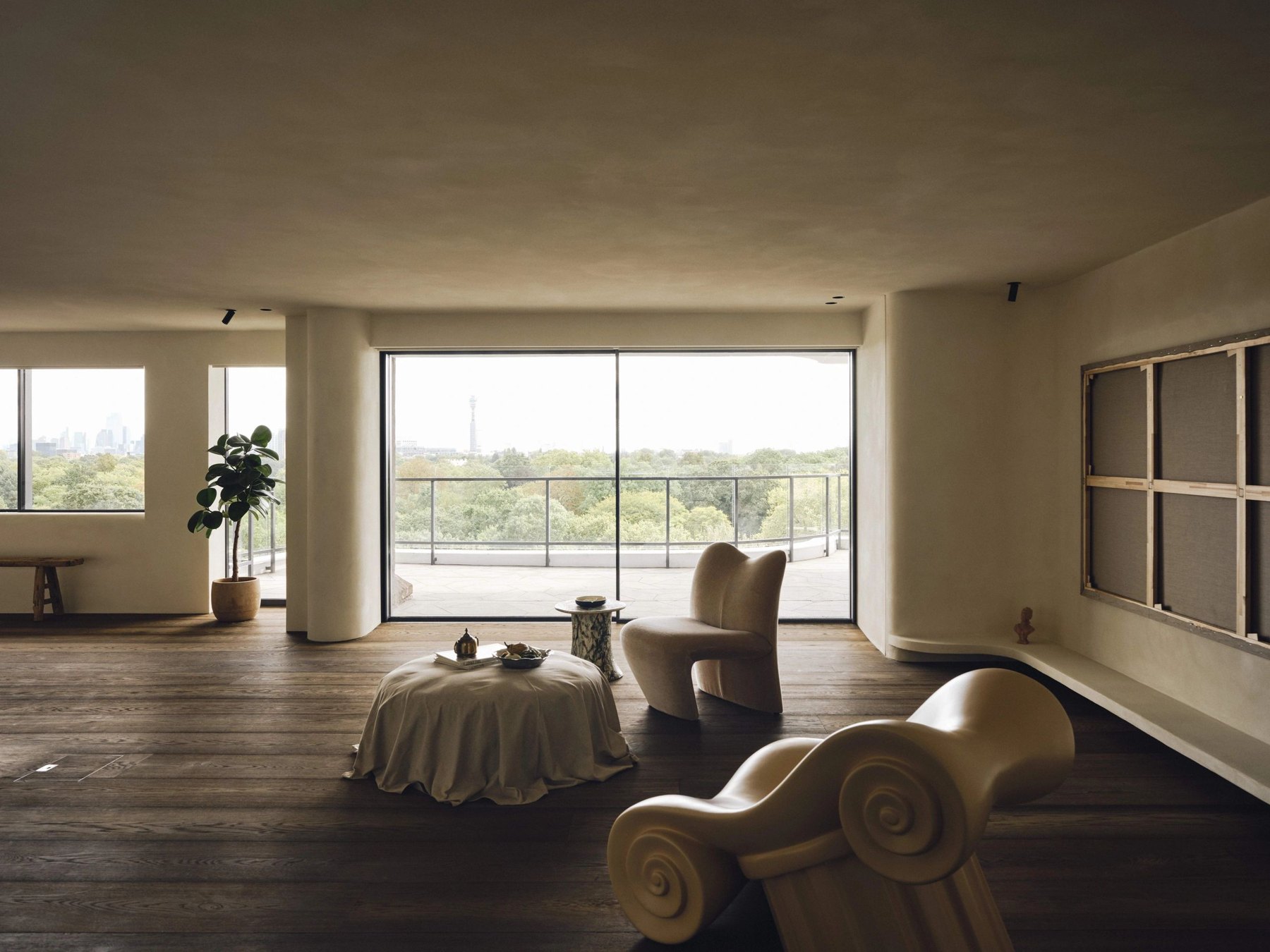 Tom Baddeley residential project: a sunlit living room with sculptural seating and timber flooring